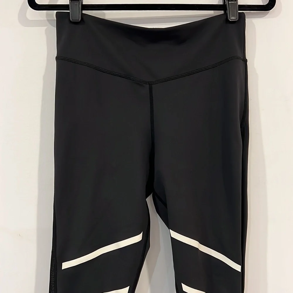 Zyia Active Black mesh Reflective Light and Tight Hi-Rise 7/8 leggings size 6-8 - Picture 9 of 14